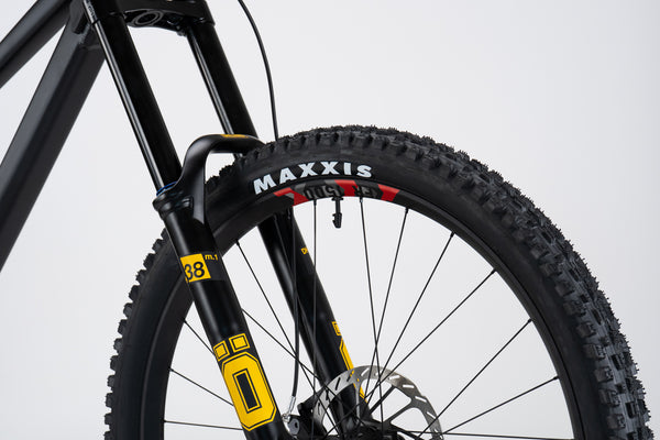 Yalla!! V2 Öhlins Complete Bike