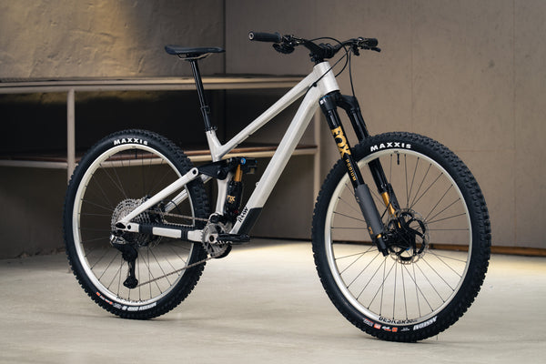 Madonna V3 Fox Podium Build